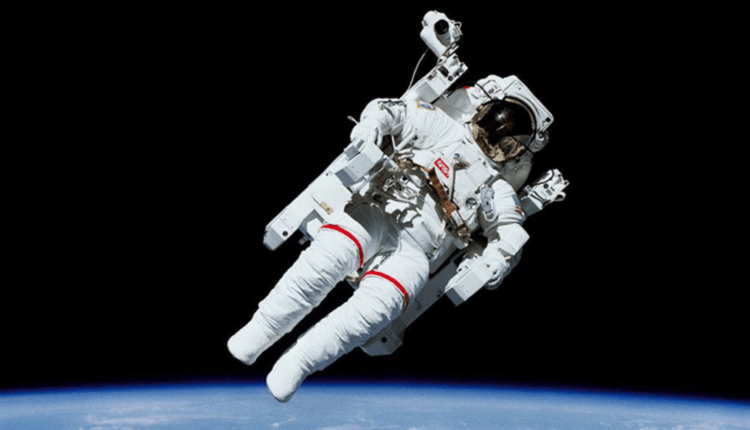 为什么动车组套装会失败。 美国宇航局的宇航服是在航天飞机时代开发的。 图片来源：ixbt.com。 照片。
