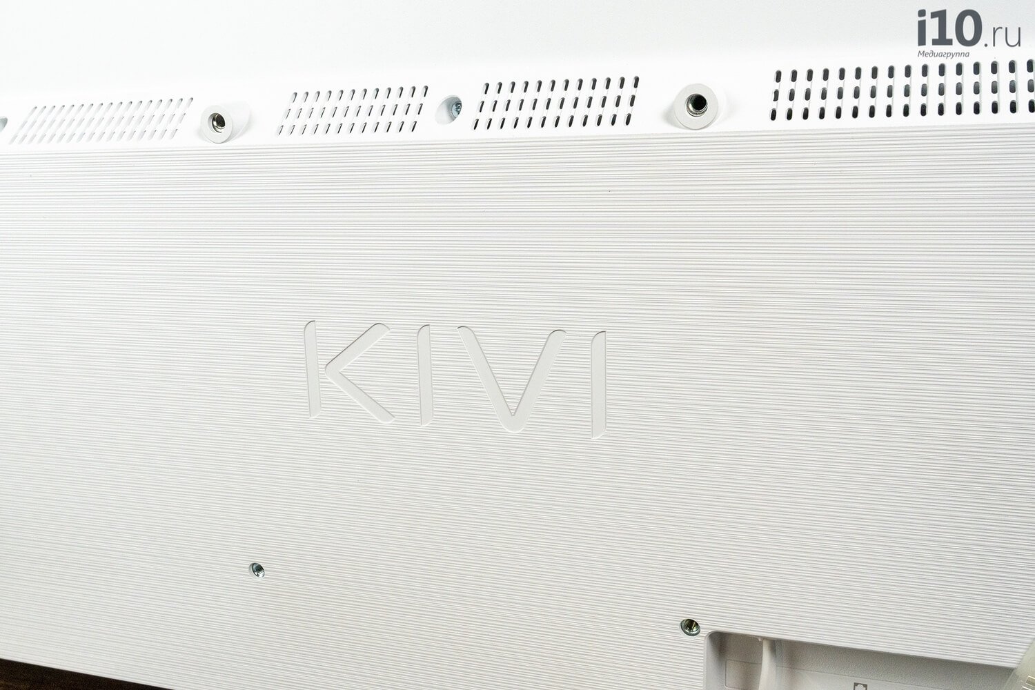 Что за бренд KIVI. Есть крепление VESA. Фото.
