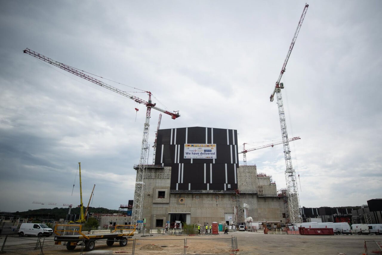 Сверхмощный магнит в самом крупном термоядерном реакторе: что пошло не так? Строительство термоядерного реактора ИТЭР в 2020 году. Источник фото: jutarnji.hr. Фото.