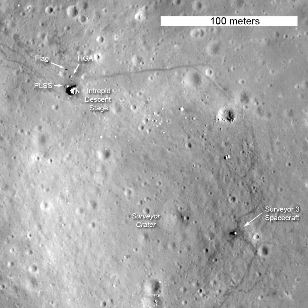 Что произошло с флагом на Луне. На снимке, сделанном аппаратом LRO, можно заметить флаг. Источник фото: iflscience.com. Фото.