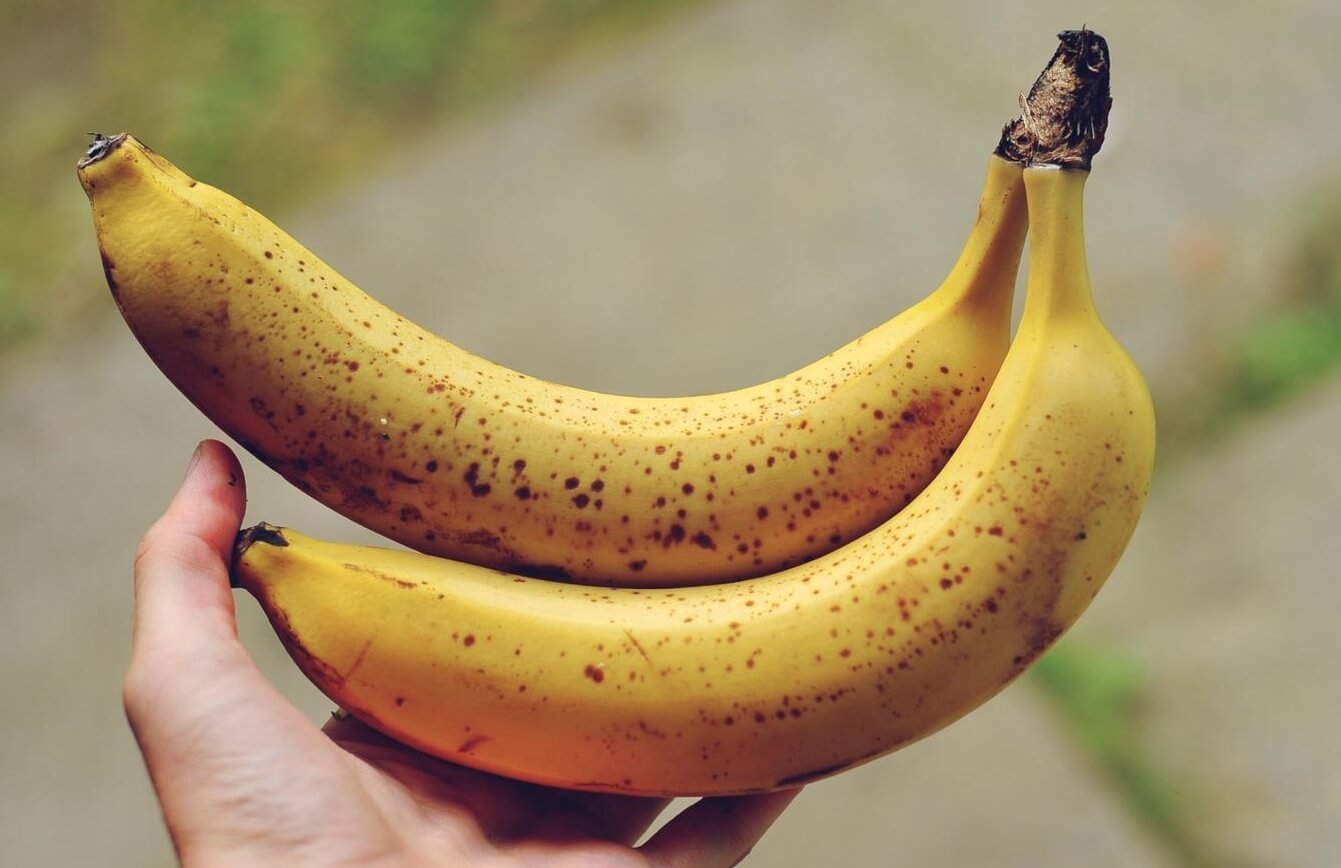 Польза коричневых бананов. Бананы с пятнами покупать можно, но съесть их нужно как можно быстрее. Источник: publicclub.ru. Фото.