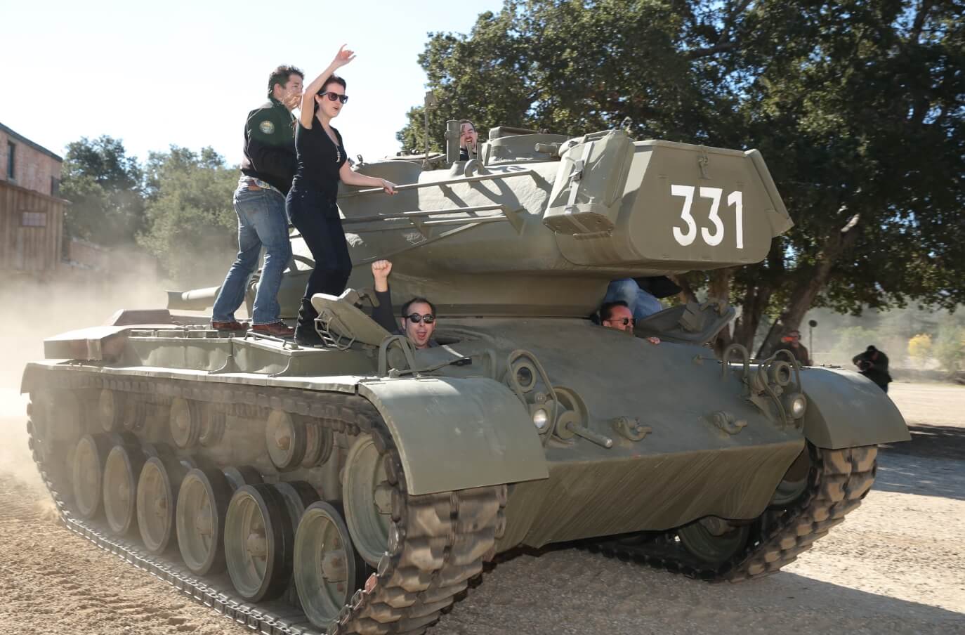 В каких странах можно купить танк. У выставленных на продажу танков обычно полностью удалено оружие. Источник: drive2.ru. Фото.