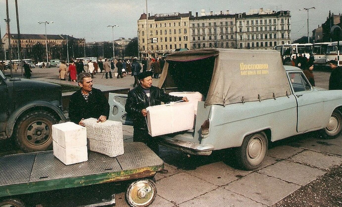 Популярность доставки еды в СССР. Доставка багажа на дом. Источник: drive2.ru. Фото.