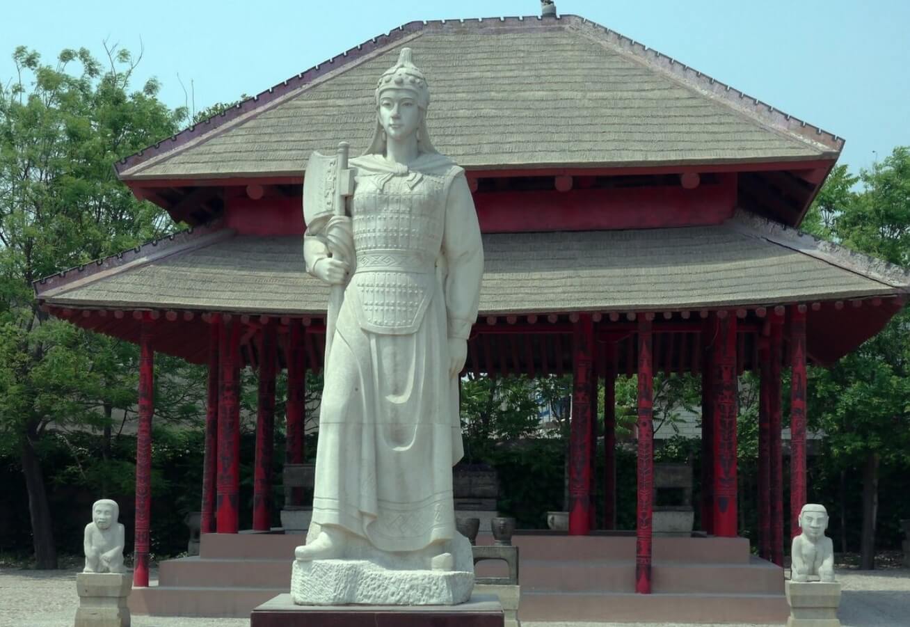 Китайская военачальница Фу Хао. Памятник воительнице Фу Хао. Источник: wikipedia.org. Фото.