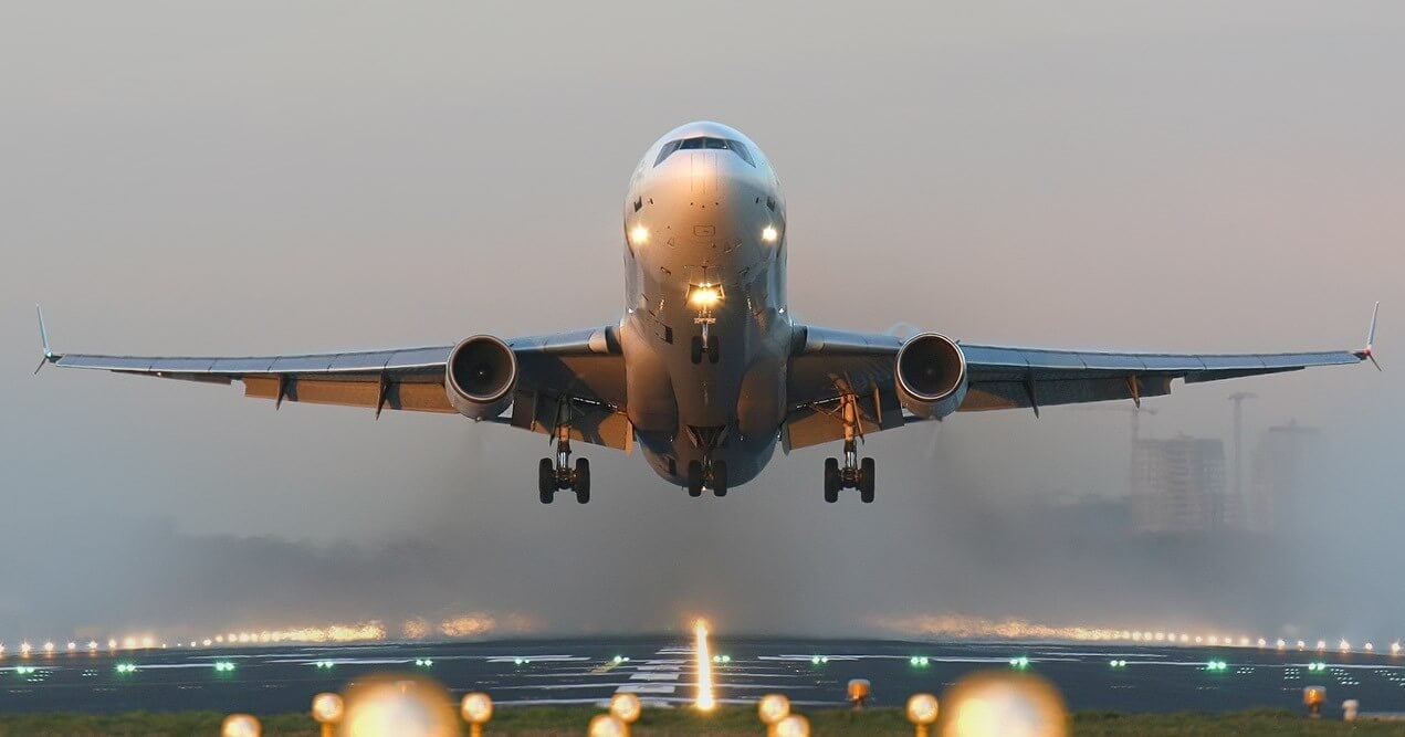 Плотность воздуха снижается — это усложняет взлет самолетов. Горячий воздух усложняет взлет самолетов. Источник фото: aviav.ru. Фото.