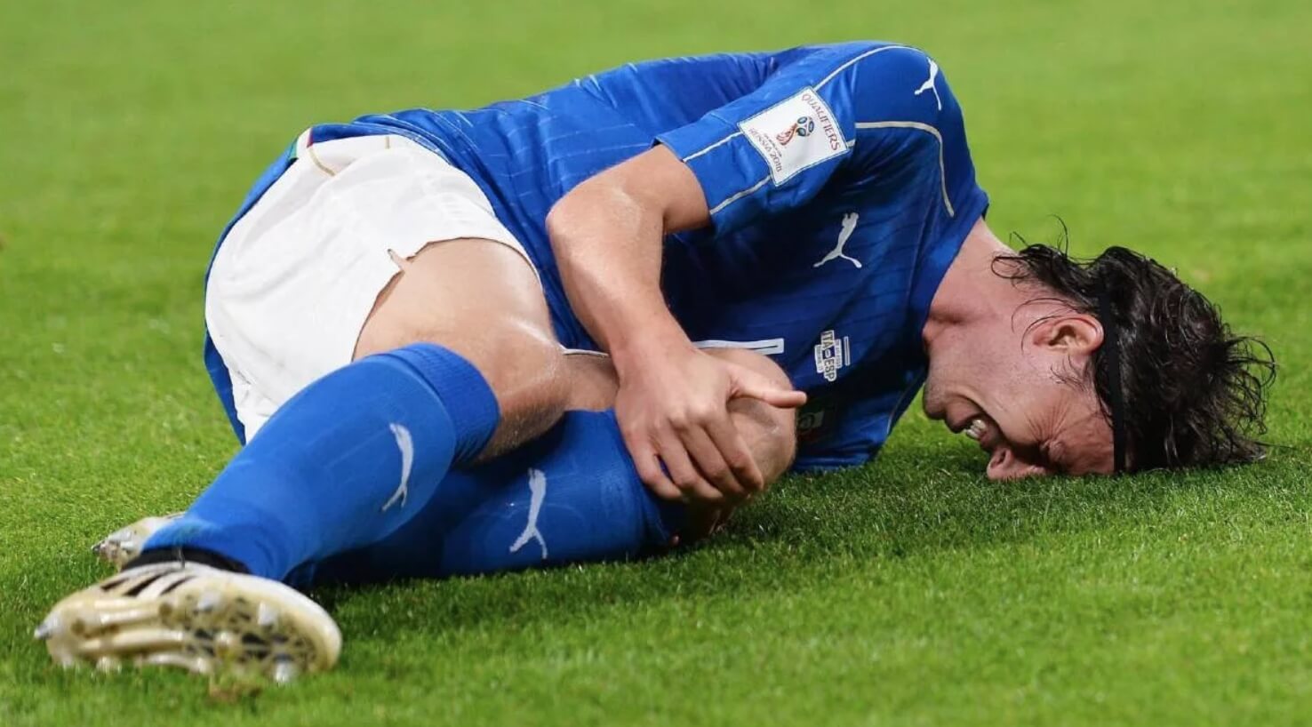 Какие травмы получают футболисты. Многие футболисты страдают из-за травм колена. Источник: dailymail.co.uk. Фото.
