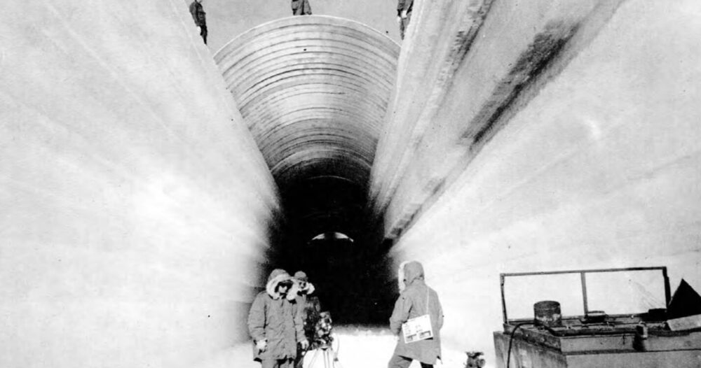グリーンランドの氷の下で放棄された米軍基地が発見される