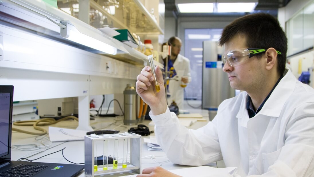 Долгое время женщины не участвовали в испытании препаратов. Источник: hti.urfu.ru. Фото.