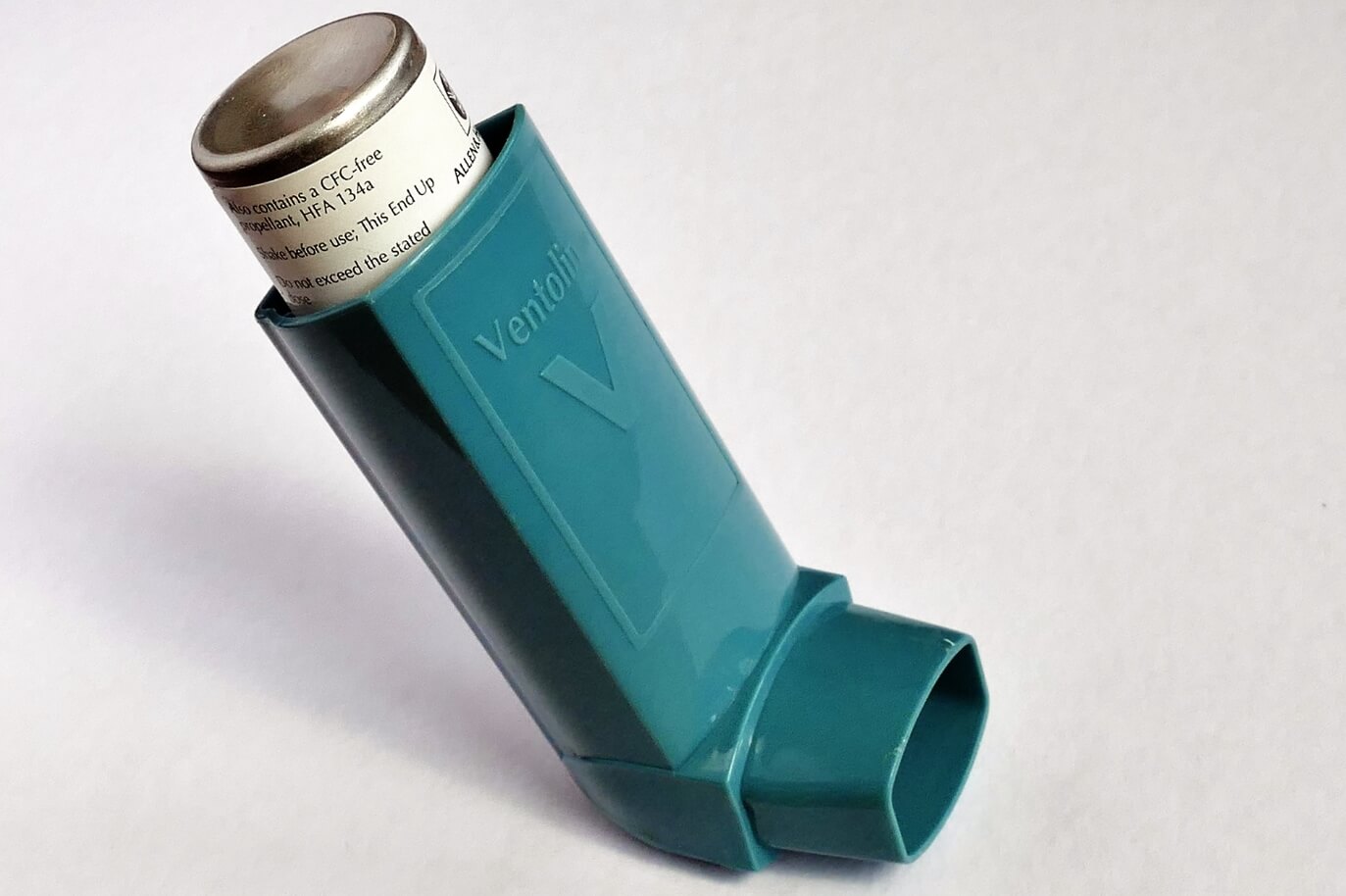 Аэрозоль от астмы компактен, поэтому его можно носить с собой. Источник изображения: dzen.ru. Фото.