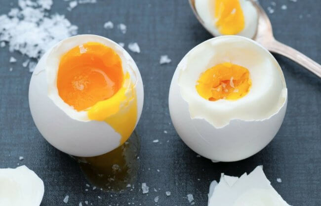 Как сварить яйца максимально вкусно — вот идеальный рецепт, но он вам не понравится. Фото.