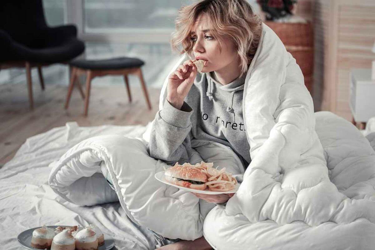 Что ухудшает настроение и провоцирует стресс? Не получая необходимые питательные вещества, мозг не вырабатывает нейромедиаторы. Источник изображения: forbes.com. Фото.