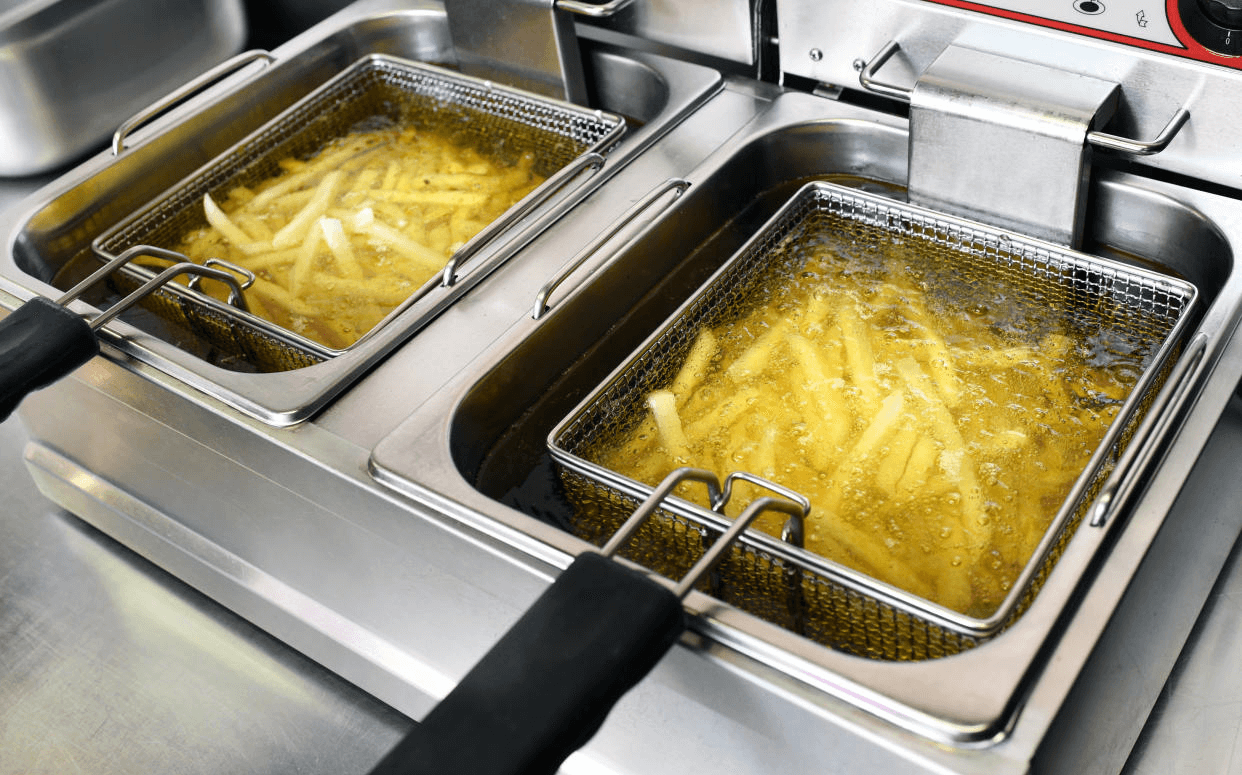 В группу опасных блюд также входят чипсы, картофельные оладьи. Источник изображения: food.ru. Фото.