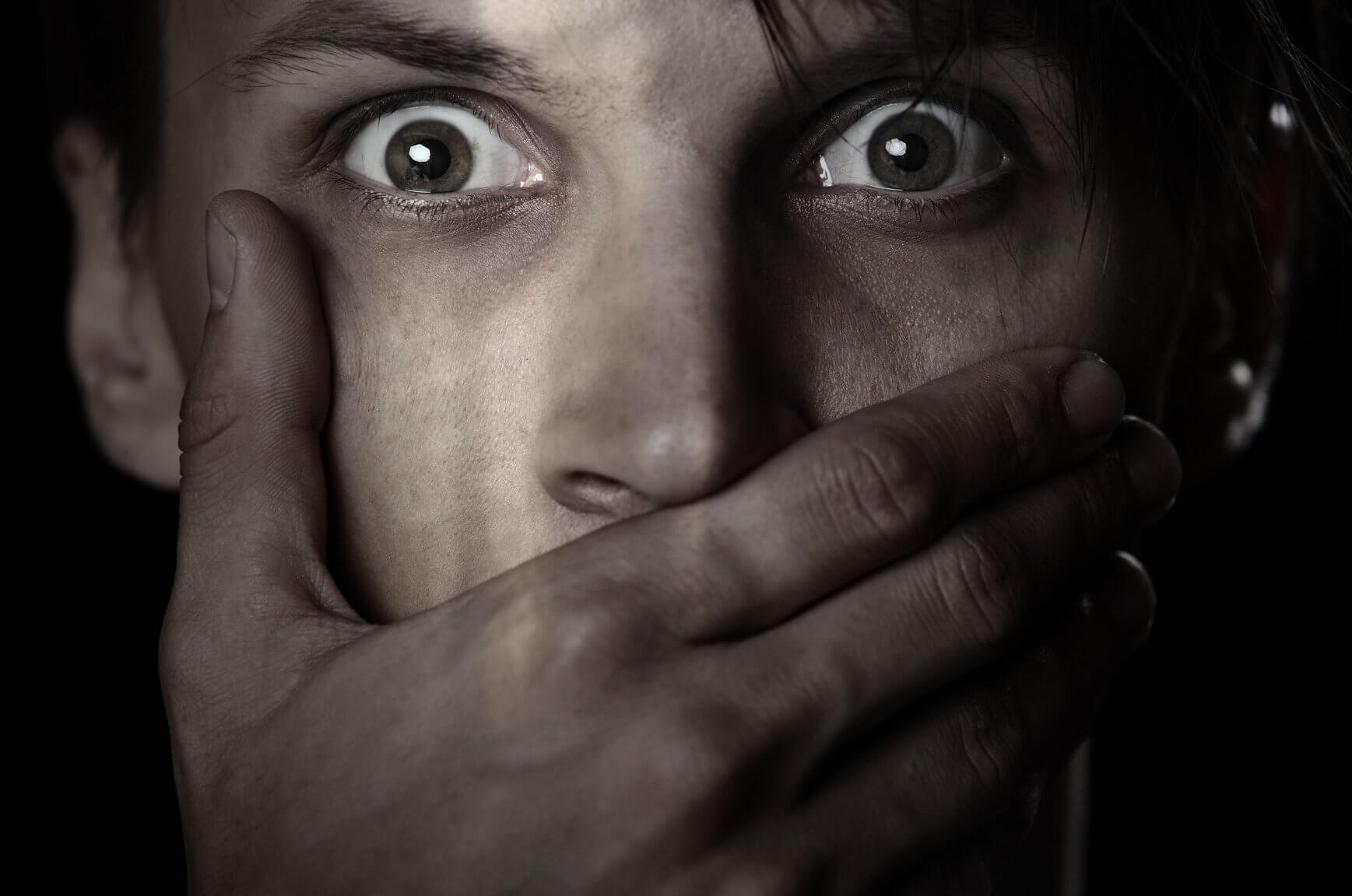 Жуткие факты из медицины, которые мало кто знает. В 17 веке кровопускание было распространённым методом лечения. Обычно кровь пускали из вен на обеих руках. Источник изображения: theychromosome.com. Фото.