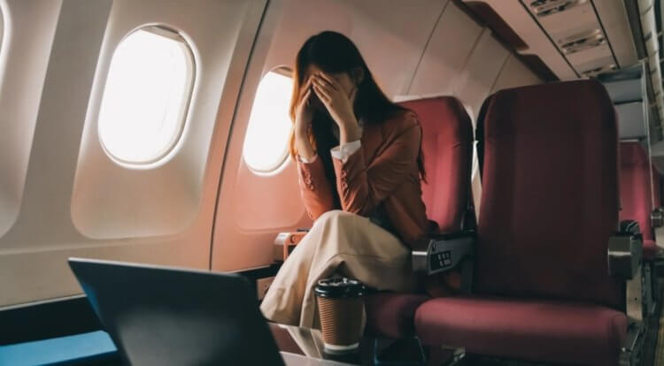 Как избежать джетлага? Чтобы избежать плохого самочувствия, следует заранее подготовиться к перелету. Источник: altezzatravel.com. Как избежать джетлага? Чтобы избежать плохого самочувствия, следует заранее подготовиться к перелету. Источник: altezzatravel.com. Фото.