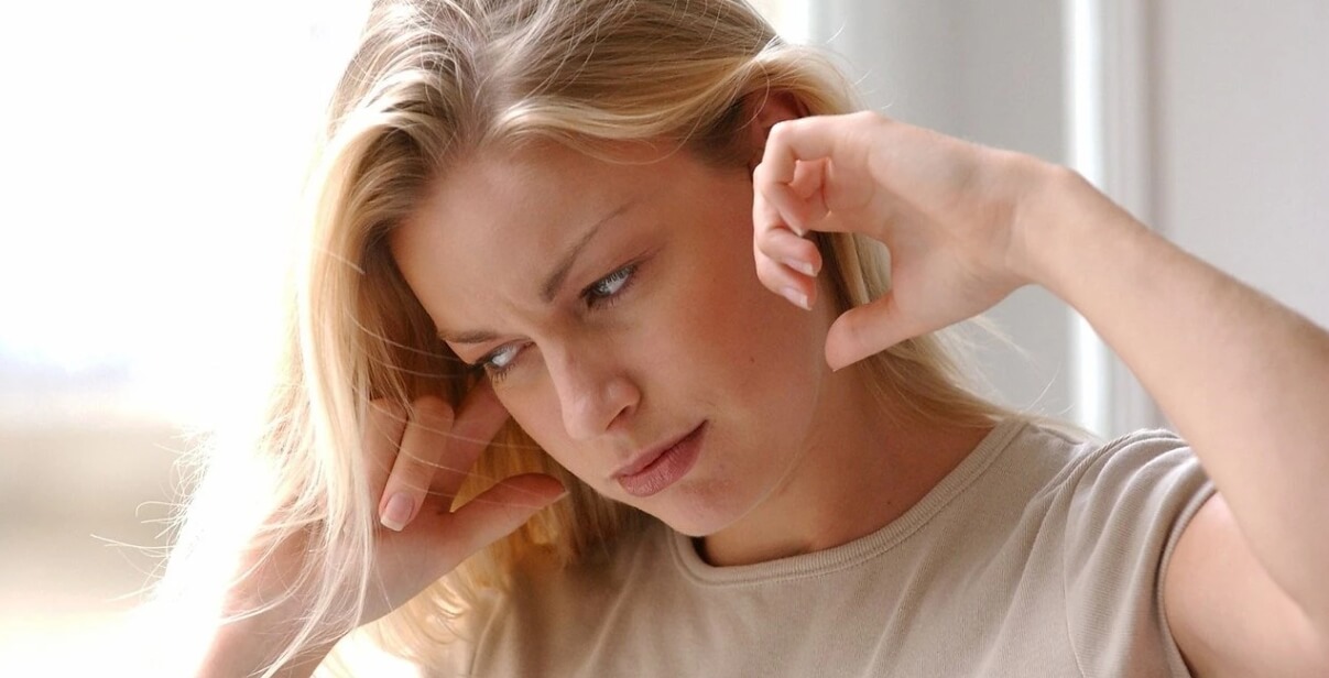 С шумом в ушах сталкиваются многие люди, а некоторые живут с ним всю жизнь. Источник: temed.ru. Фото.