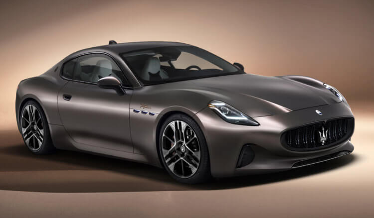 Электрическое купе Maserati GranTurismo Folgore. Maserati GranTurismo Folgore. Источник изображения: caranddriver.com. Фото.