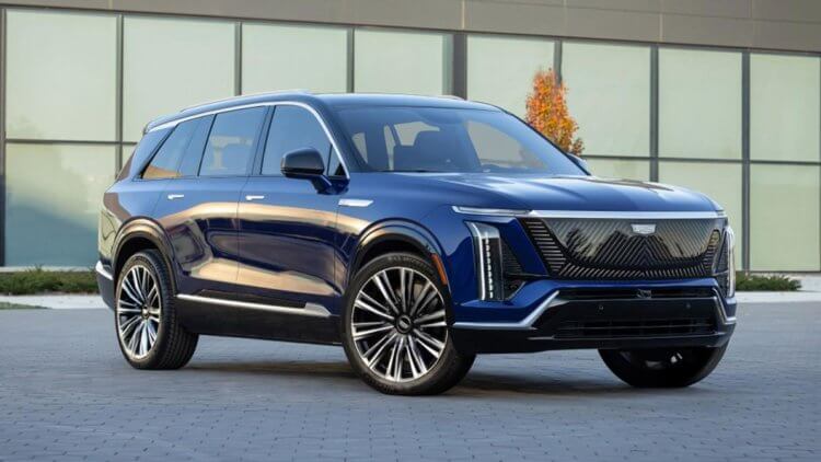 Кроссовер Cadillac Vistiq. Cadillac Vistiq. Источник изображения: caranddriver.com. Фото.