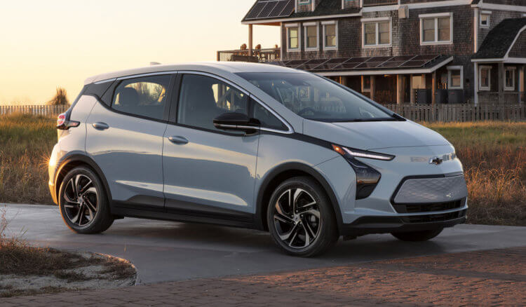 Компактный Chevrolet Bolt EV. Chevrolet Bolt EV. Источник изображения: autoreview.ru. Фото.