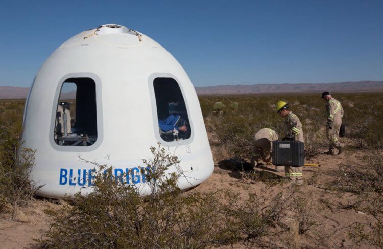 Космический туризм Blue Origin. Капсула New Shepard после спуска на Землю. Источник изображения: Live Science. Космический туризм Blue Origin. Капсула New Shepard после спуска на Землю. Источник изображения: Live Science. Фото.