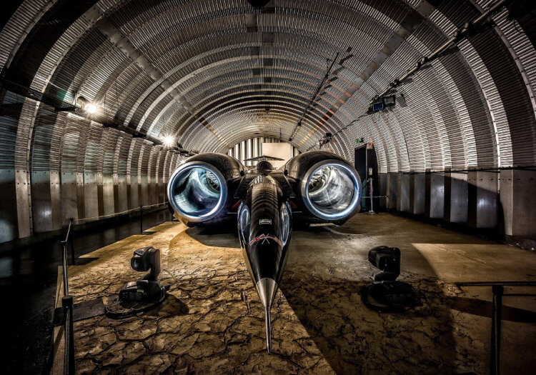 Какой автомобиль самый быстрый в мире? Thrust SSC, побивший рекорды скорости. Источник изображения: drive2.ru. Фото.