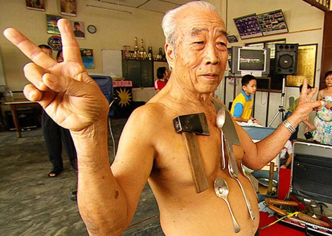 Лью Тоу Лин — один из самых известных людей-магнитов. Фото.