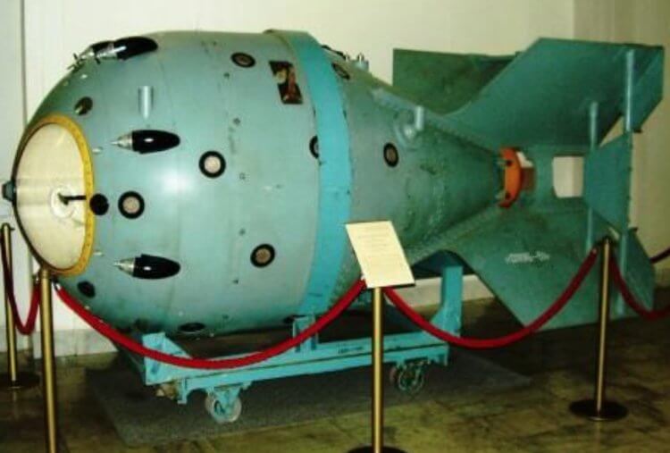 Первое ядерное испытание СССР. Атомная бомба РДС-1. Источник изображения: wikipedia.org. Фото.