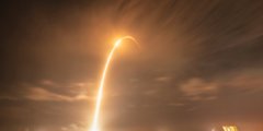 SpaceX за раз запустила десятки спутников на старой ракете — кажется, она никогда не сломается. Фото.