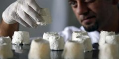 Из чего делают самый дорогой сыр в мире и с чем связана его стоимость. Фото.