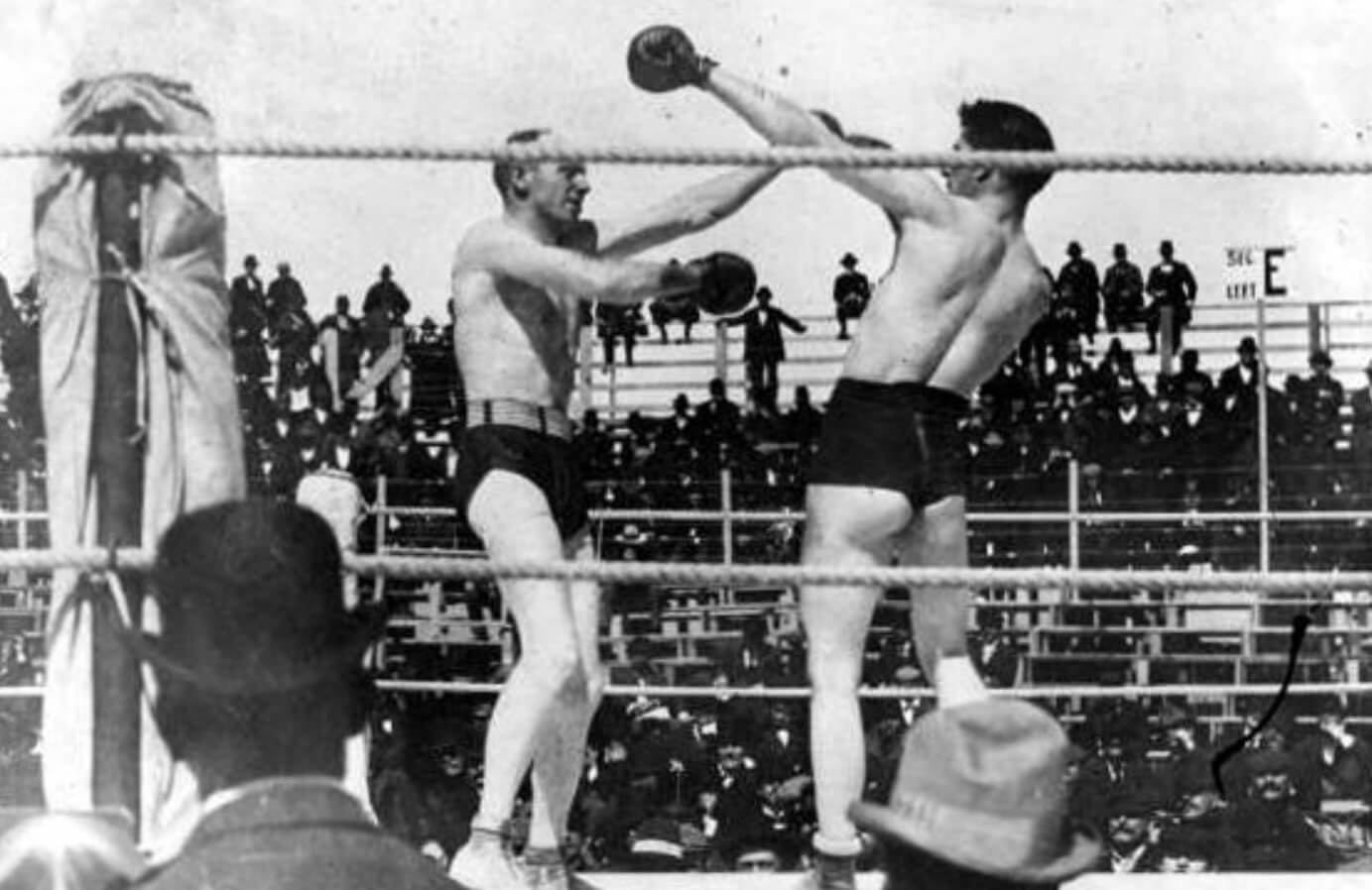 Самый первый полнометражный фильм. Кадр из боя Корбетта и Фитцсиммонса. Источник изображения: wikipedia.org. Фото.