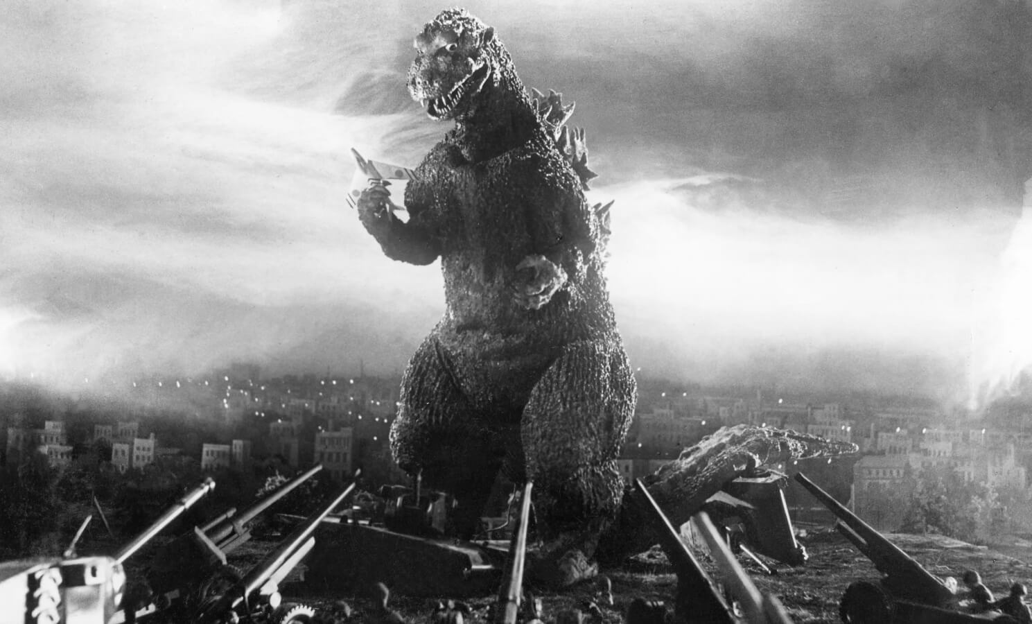 История развития кино. Первый фильм про Годзиллу, снятый в Японии в 1954 году. Источник изображения: nationalww2museum.org. Фото.