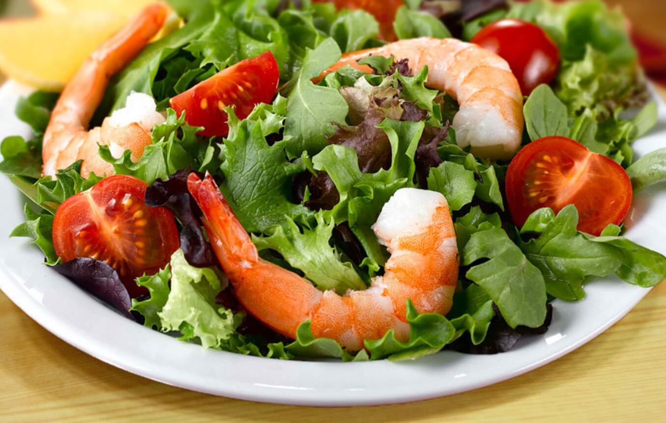 Зелень усиливает аромат креветок. Источник: magazinribi.ru. Фото.