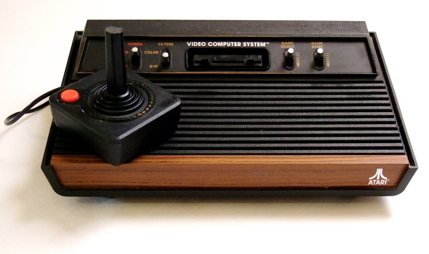 Насколько умен искусственный интеллект? Игровая приставка Atari 2600. Источник изображения: silicon.co.uk. Фото.