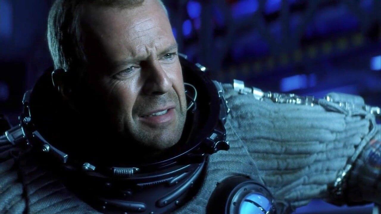 Как защититься от астероида: главные выводы и технологии. Важно находить как можно больше околоземных объектов и заранее рассчитывать их орбиты. Источник изображения: politobzor.net. Фото.