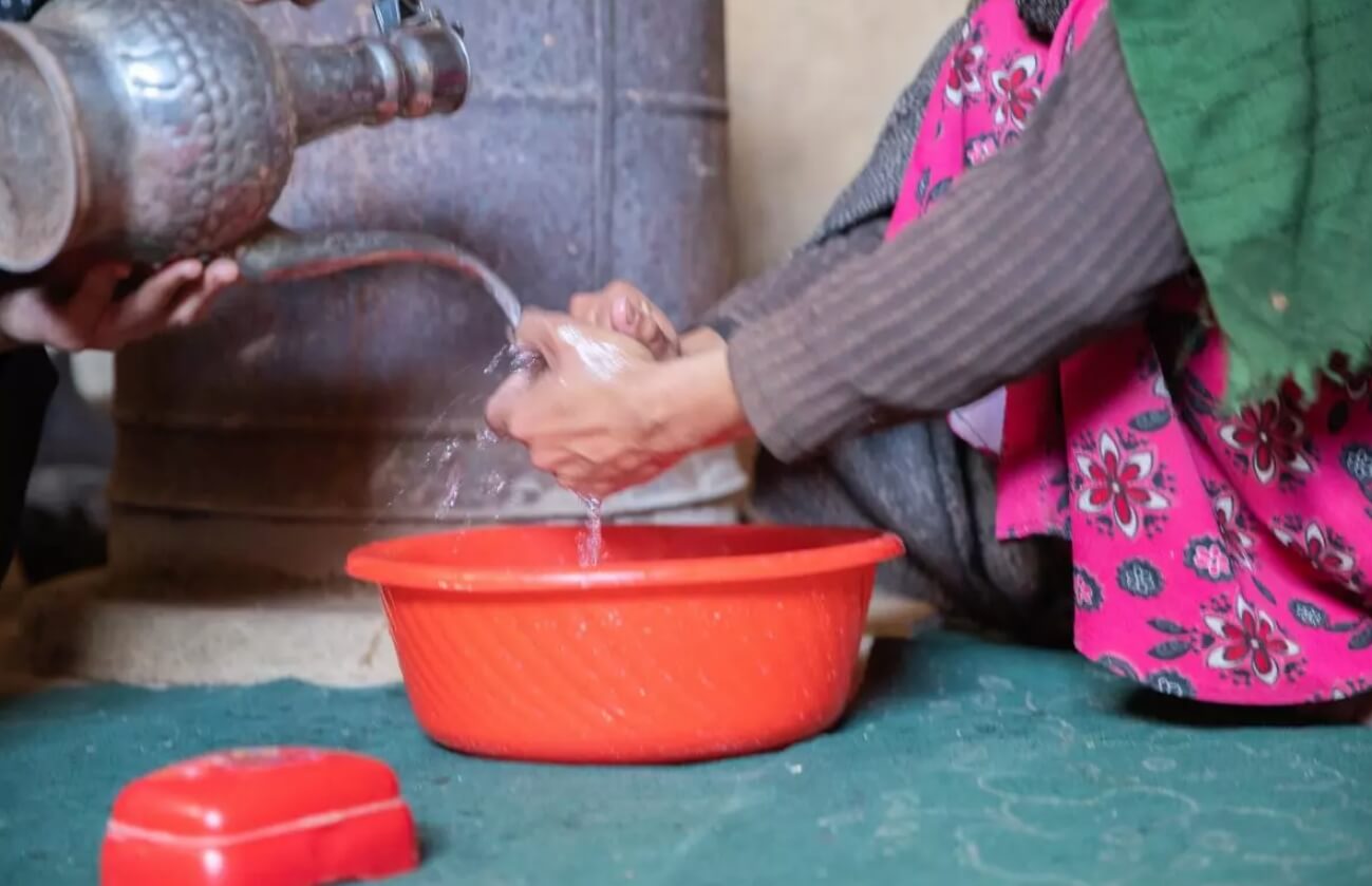 Почему в городе нет воды. Некоторые семьи в Кабуле вынуждены тратить до 30% своего дохода только на воду. Источник фотографии: mercycorps.org. Фото.