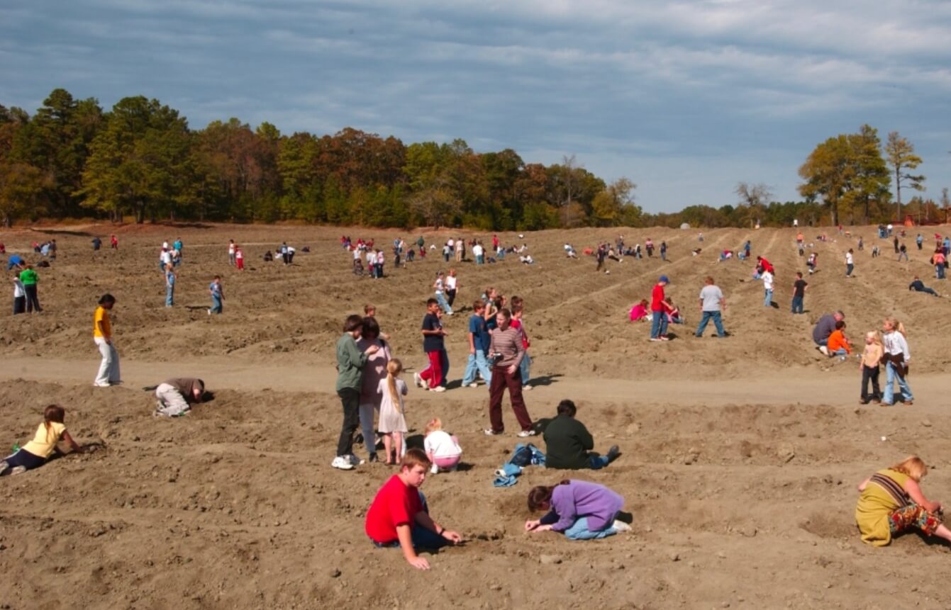 Парк Алмазный крактер привлекает множество «искателей сокровищ». Источник: rockchasing.com. Фото.