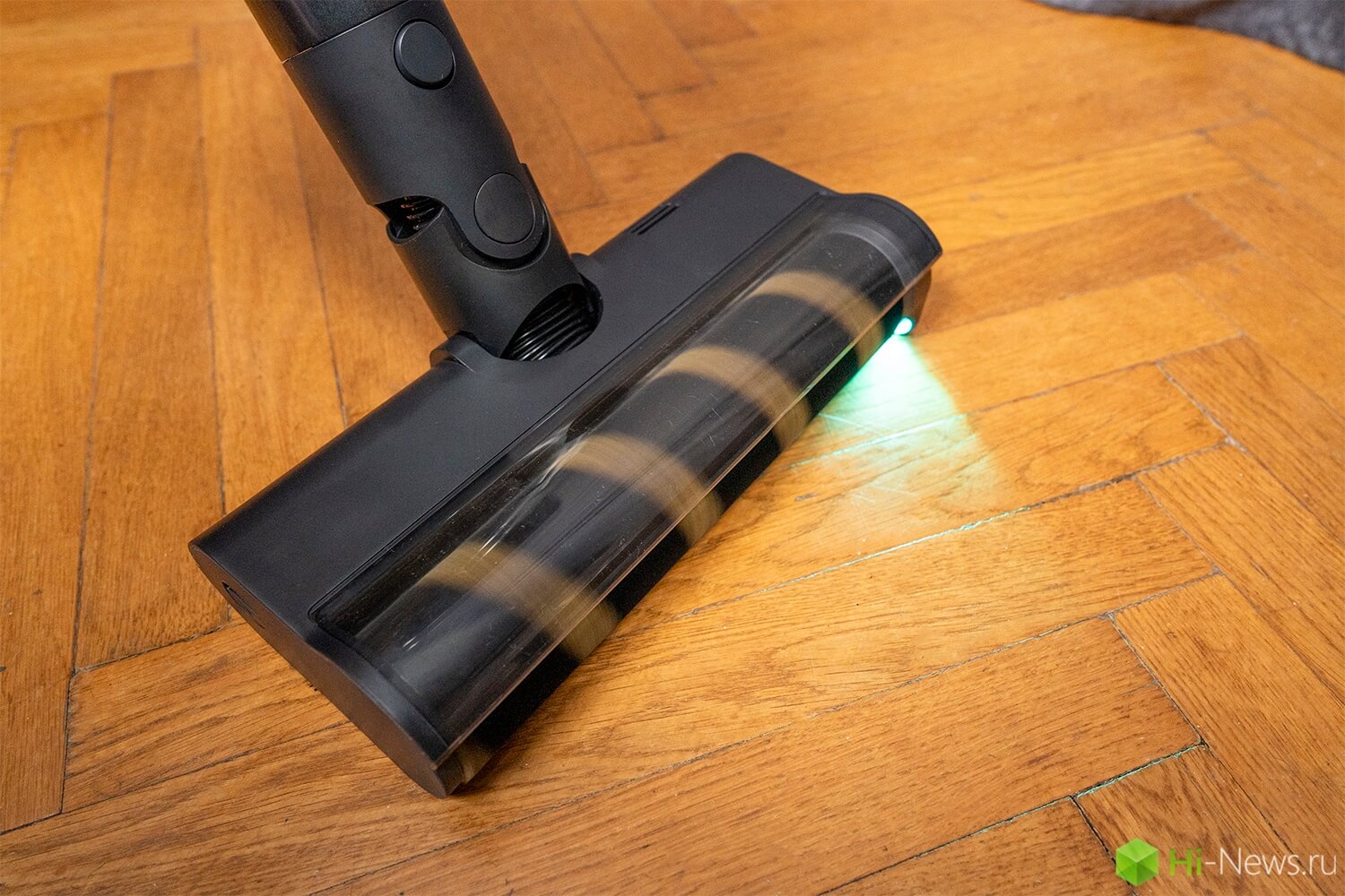 Впечатления от уборки. Подсветка покажет где осталась пыль. Фото.