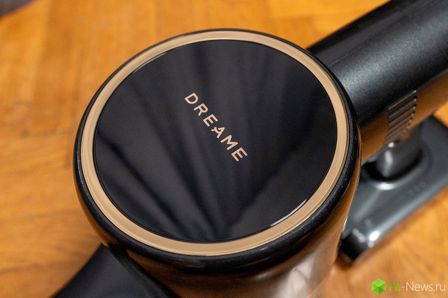 Уровень шума и время работы. Пылесос не очень шумный, особенно на среднем и низком уровнях мощности. Фото.