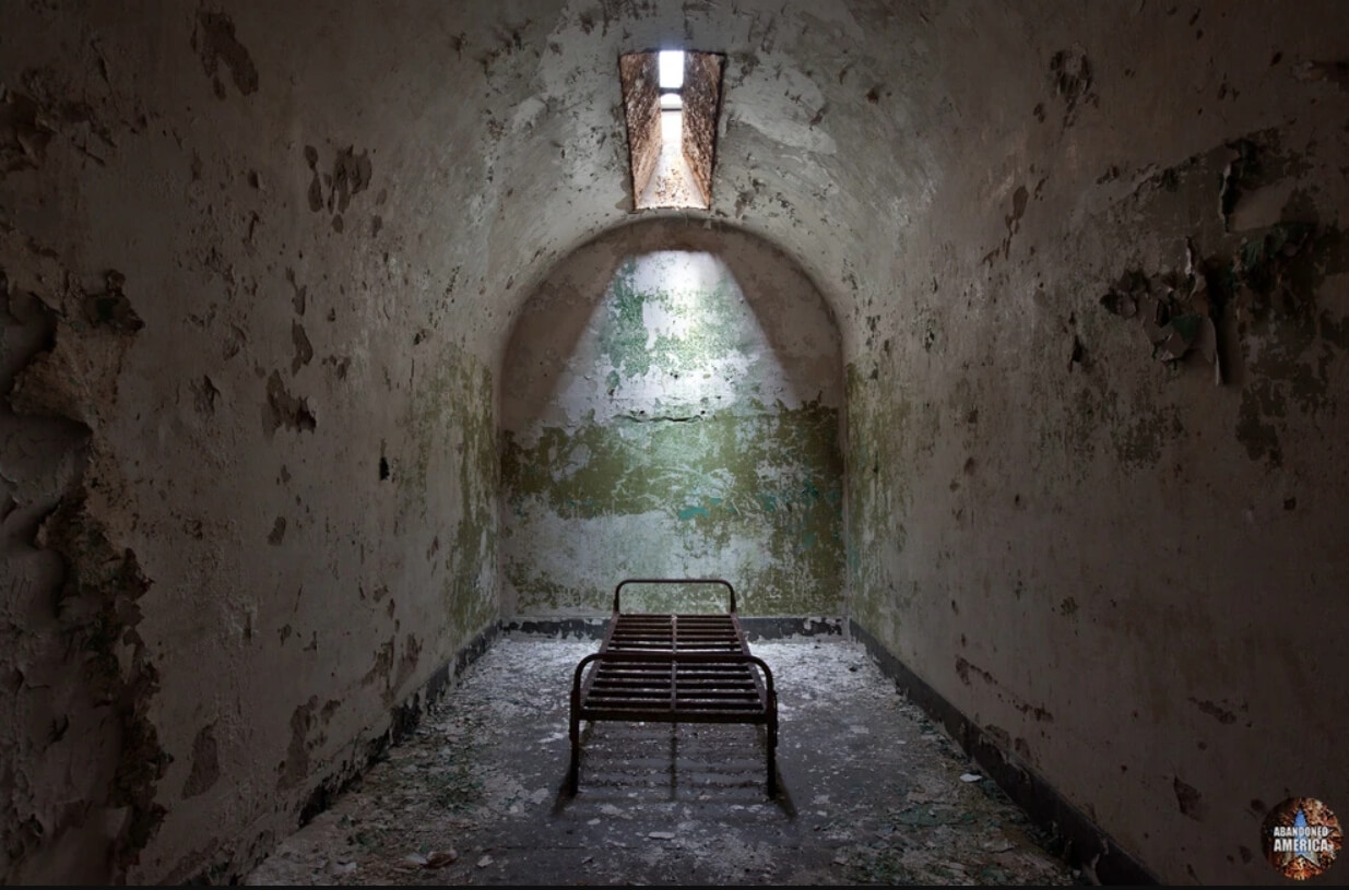 Одна из камер Холмсбурга сегодня. Источник фотографии: abandonedamerica.us. Фото.