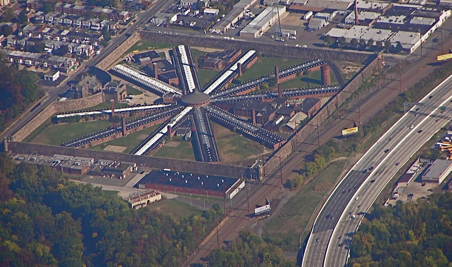 Тюрьма Холмсберг существует и сегодня, но большую часть времени там никого нет. Источник фотографии: wikimedia.org. Фото.