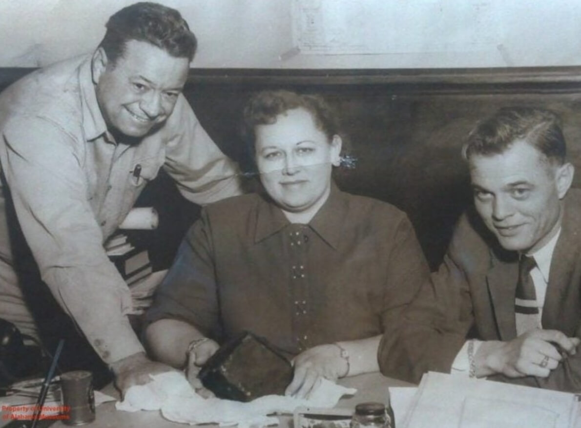 Энн Ходжес и чуть не убивший ее метеорит. Источник фотографии: businessinsider.nl. Фото.