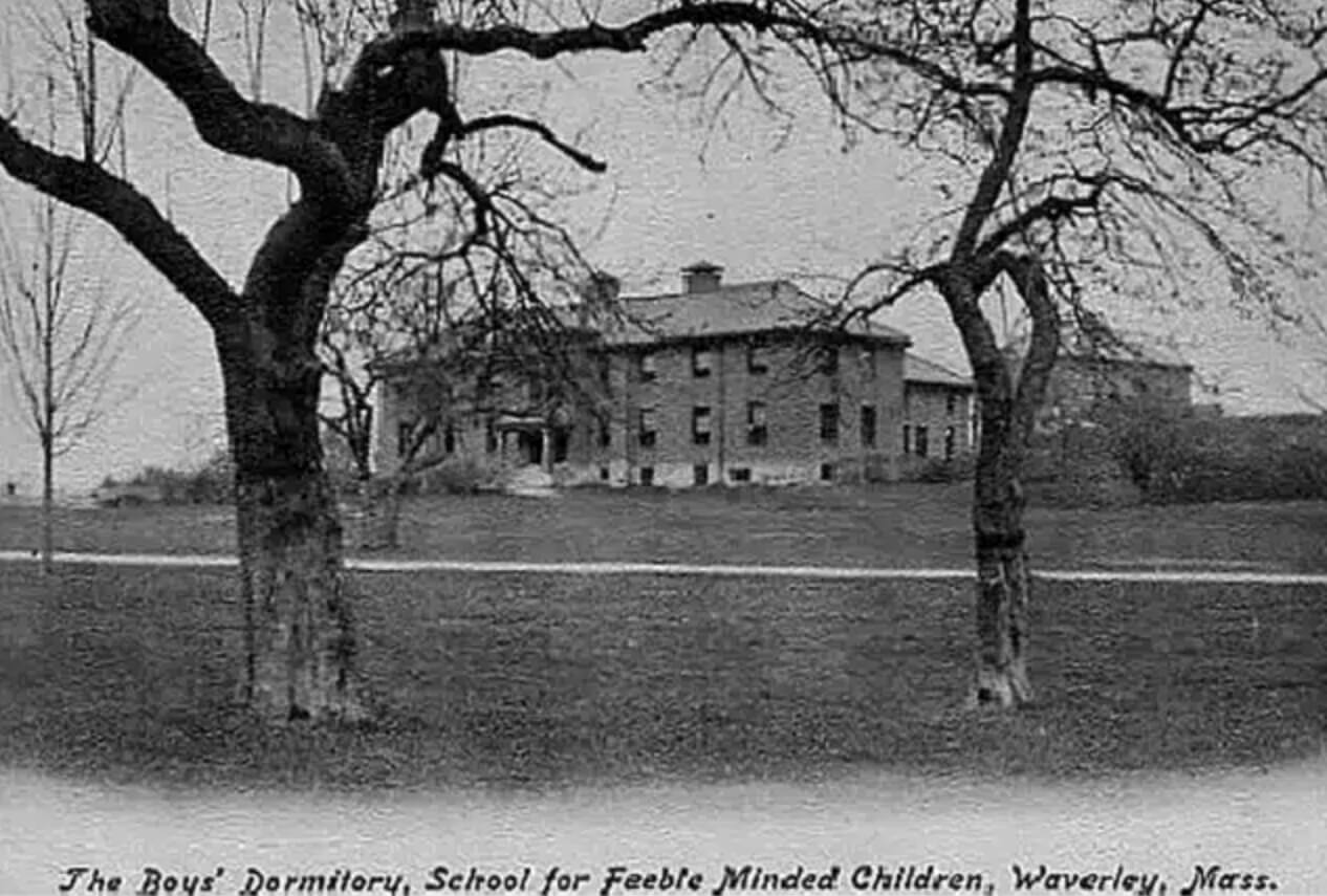 Школа Ферналда в 1900-е годы выглядела крайне жутко. Источник фотографии: weird-history-facts.com. Фото.
