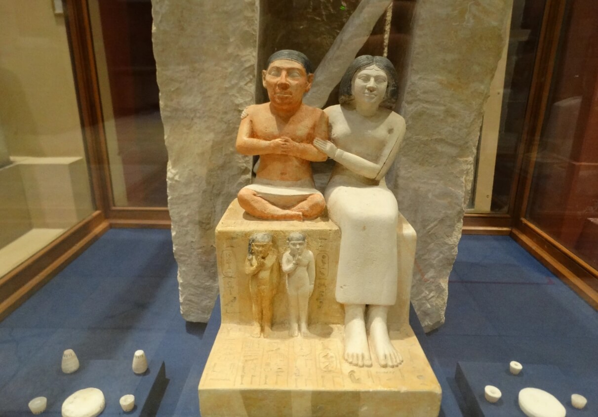 Кто такие карлики. Считается, что ахондроплазия имелась даже у древнеегипетского чиновника Сенеба. Источник фотографии: wikipedia.org. Фото.