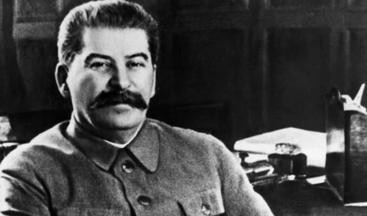 Как «Тройной» одеколон появился в России. Считается, что одеколон нравился даже самому Сталину. Источник фотографии: history.com. Как «Тройной» одеколон появился в России. Считается, что одеколон нравился даже самому Сталину. Источник фотографии: history.com. Фото.