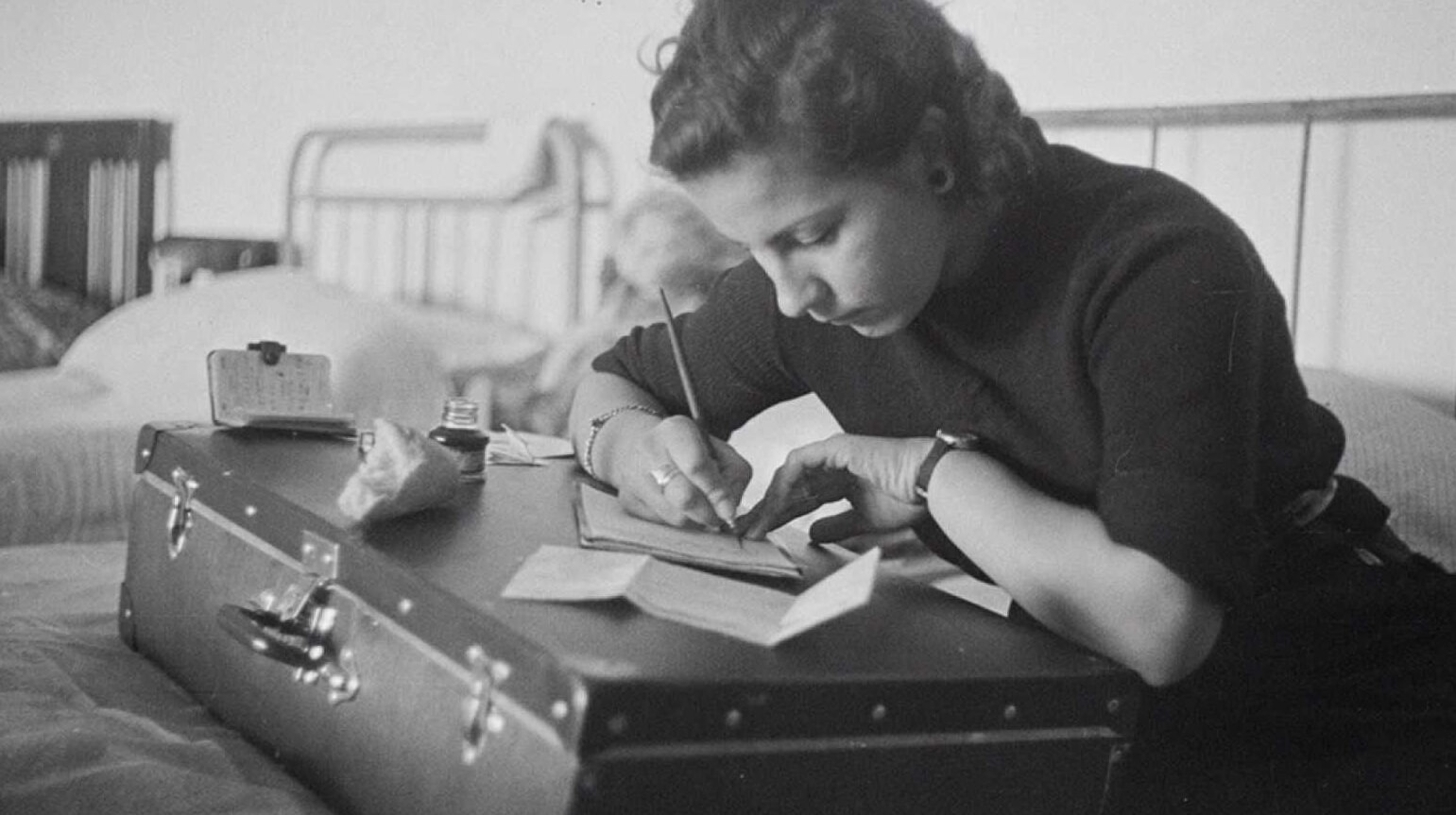 В СССР письма были классным способом держать связь с родственниками и друзьями, которые жили далеко. Источник фотографии: kino.mail.ru. Фото.