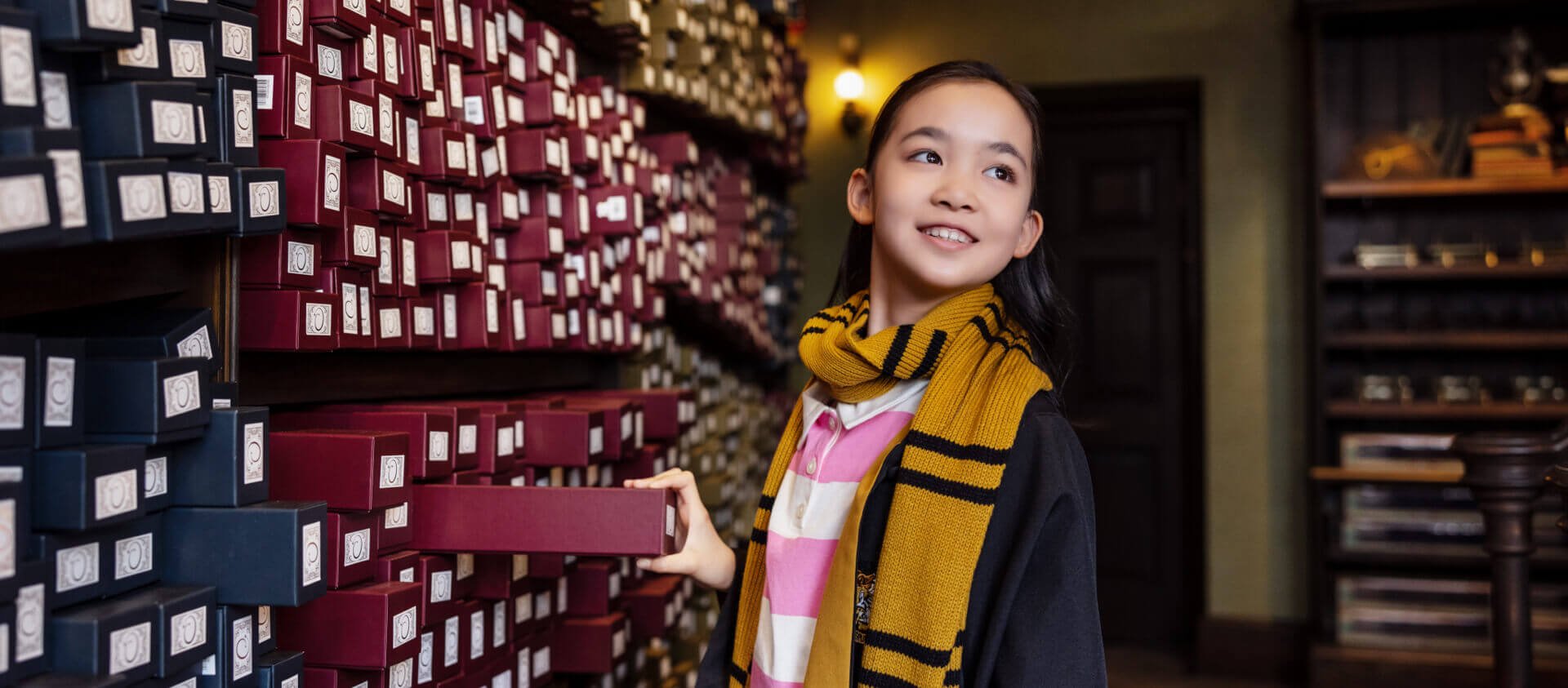 Universal Beijing Resort: первый Хогвартс в Китае. Магазин палочек Оливандера, Universal Beijing Resort, Пекин. Источник изображения: universalbeijingresort.com. Фото.