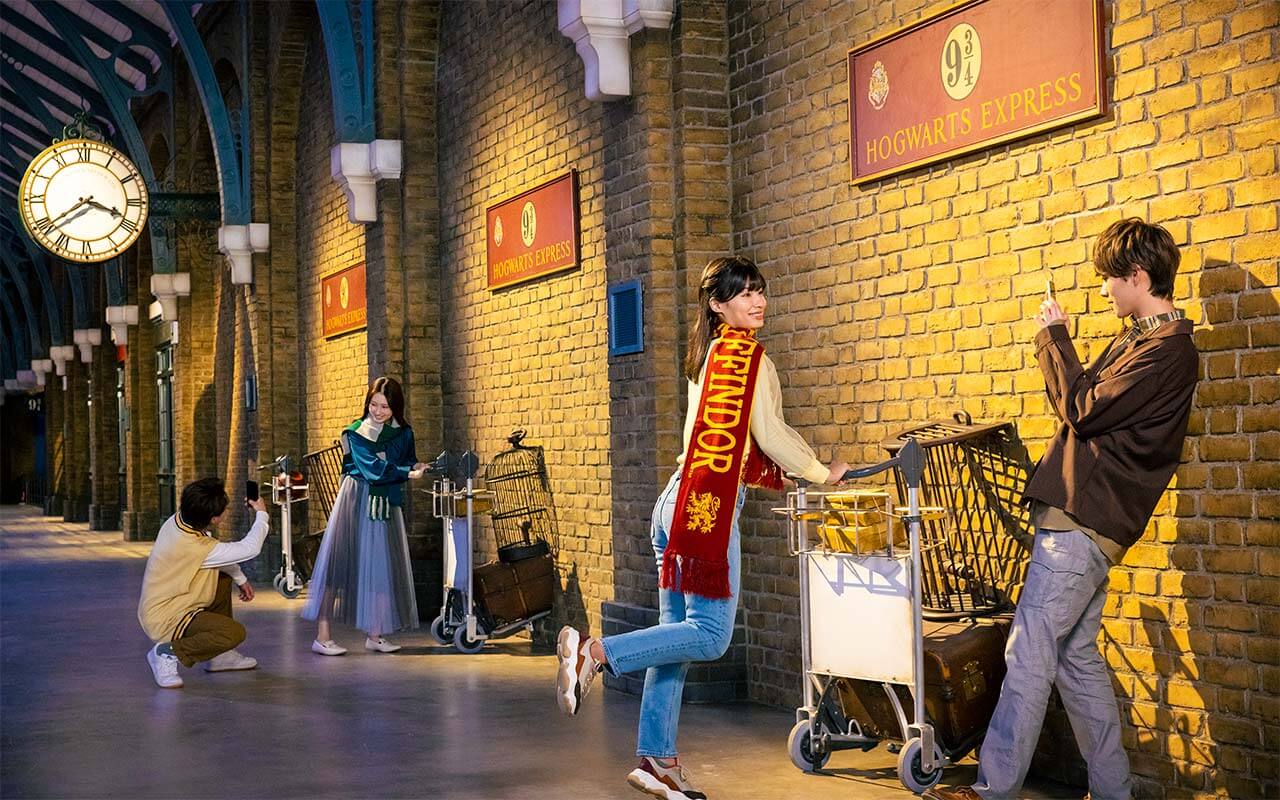 Шанхай готовит новый Harry Potter Studio Tour. Платформа 9 и 3/4, Harry Potter Studio Tour в Токио. Источник изображения: headout.com. Фото.