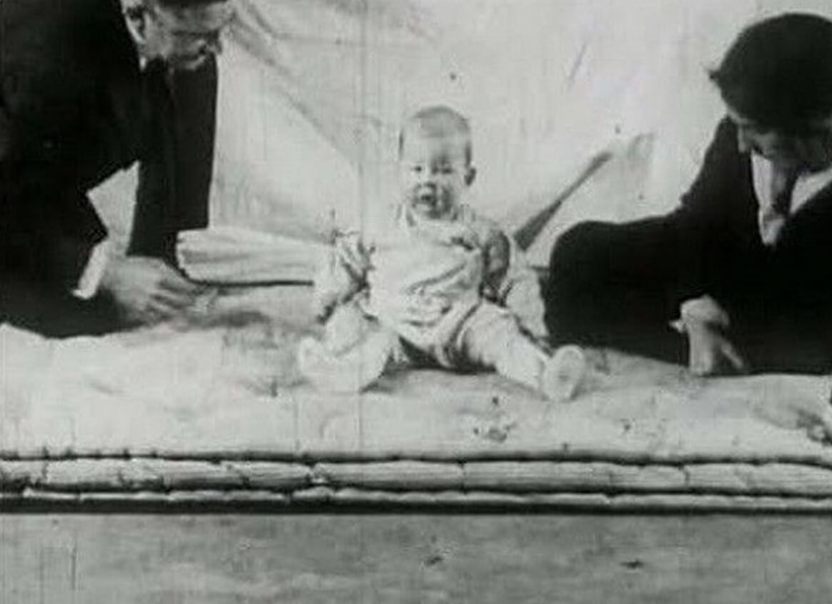 Существует ли выработанный страх. Скорее всего, малыш так и не смог избавиться от страхов во взрослом возрасте. Источник фотографии: onedio.com. Фото.