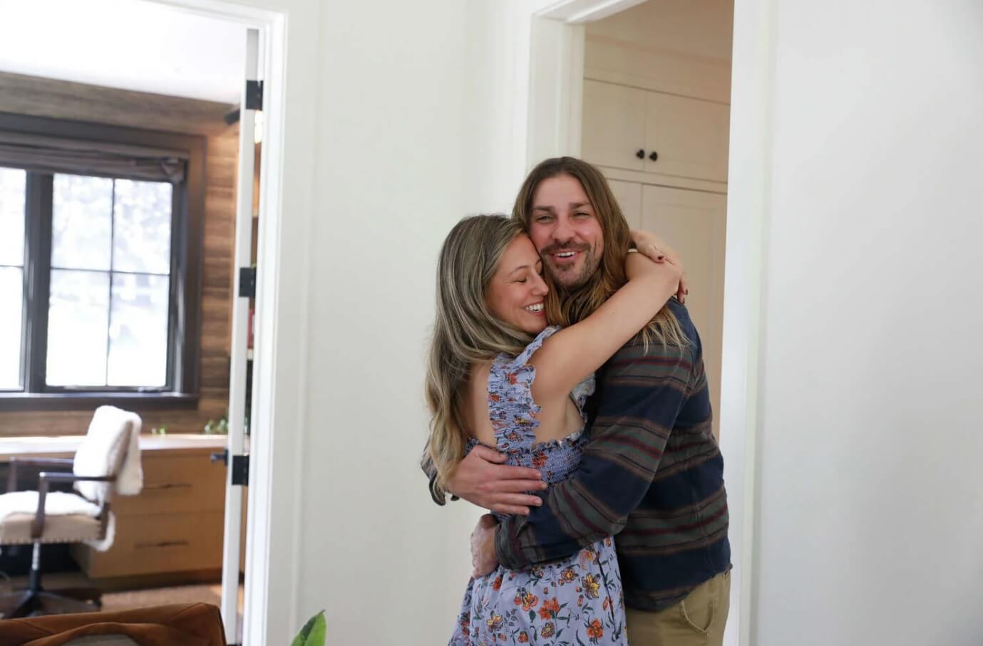 Как подобрать имя ребенку. Тейлор Хамфри со своим партнером. Источник фотографии: yahoo.com. Фото.