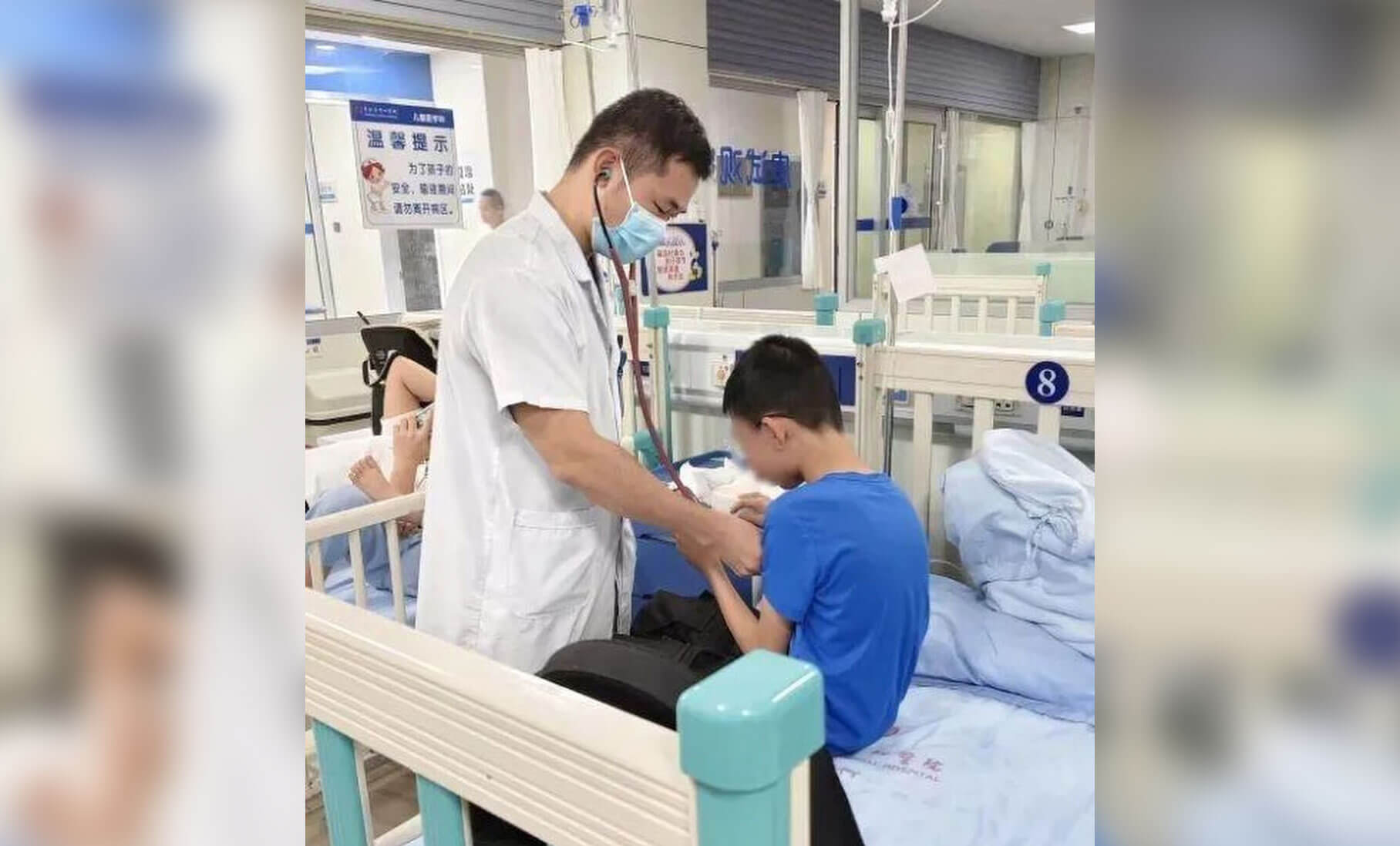 В Китае школьник сделал все летние задания за один день и чуть не умер