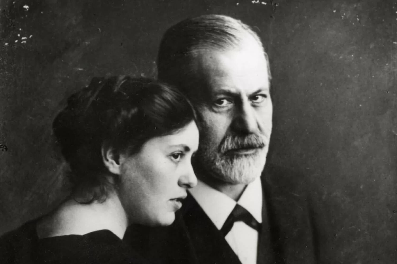 Фрейд и карьера ради любви. Зигмунд Фрейд с женой. «Помните, что главной целью жизни является любовь». Источник изображения: ustaliy.ru. Фото.